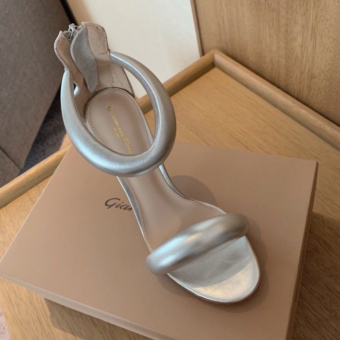 Босоножки фото 4