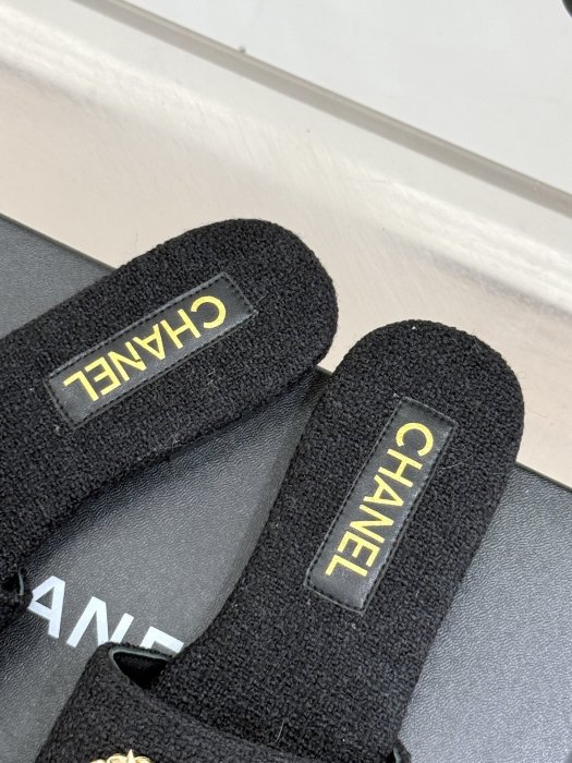 Шлепанцы женские фото 8