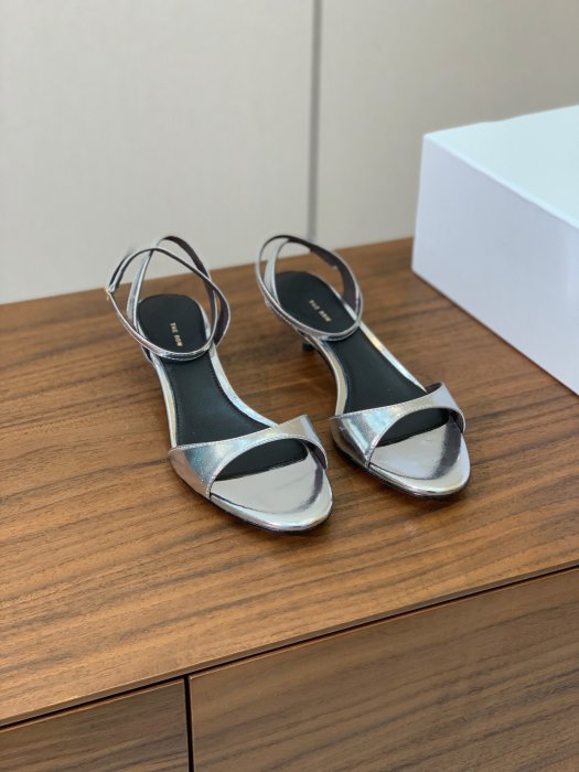 Босоножки фото 6