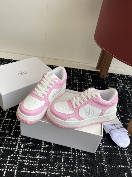 Кроссовки женские фото 3