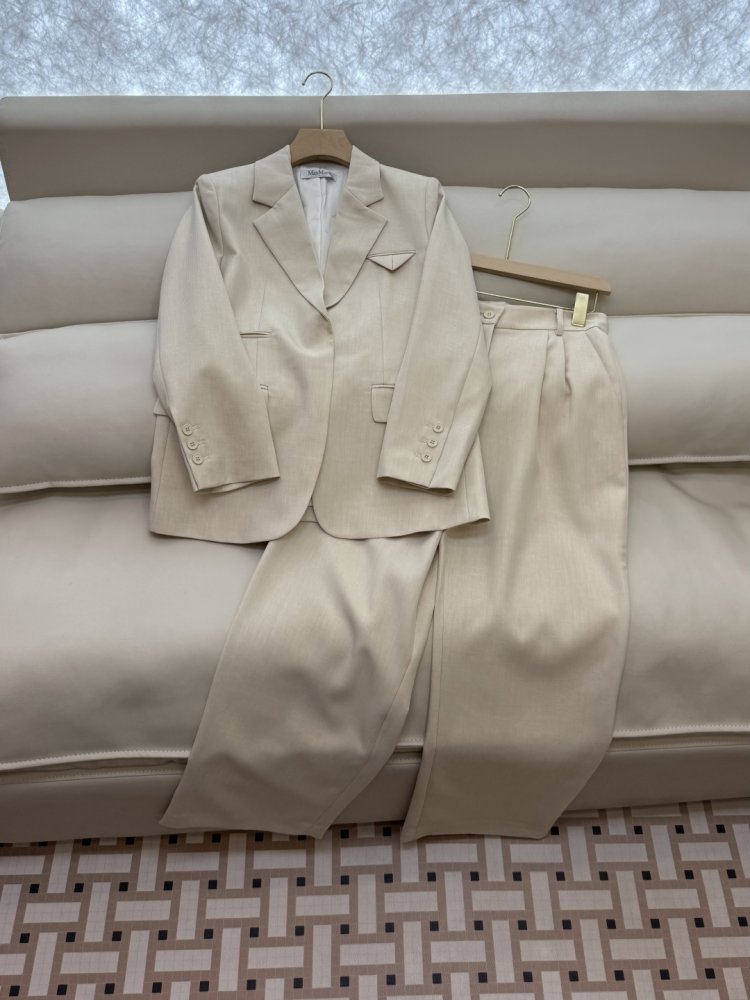 Костюм женский фото 3