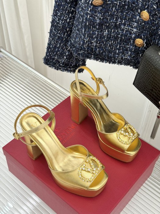 Босоножки фото 3