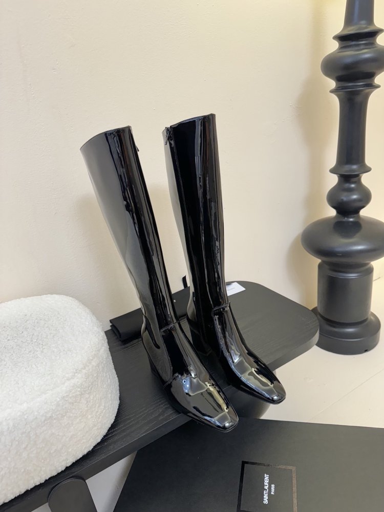 Чоботи жіночі