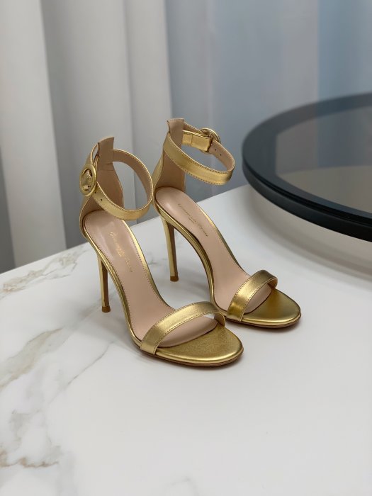 Босоножки фото 9