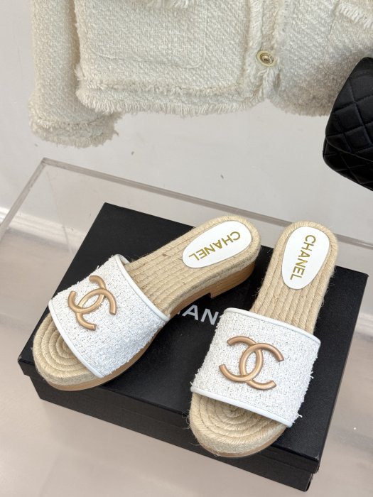 Шлепанцы женские фото 2