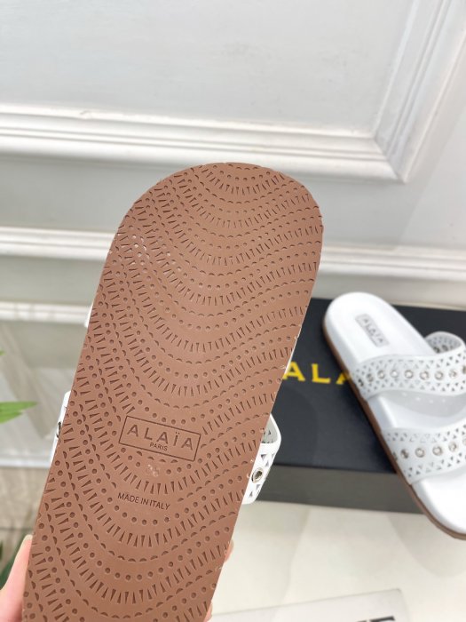 Шлепанцы женские фото 9