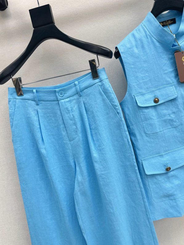 Elegant female costume фото 5