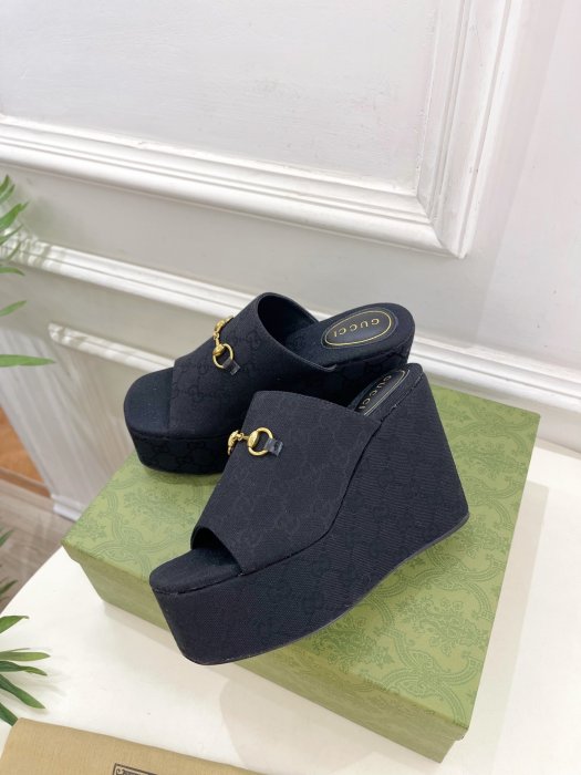 Босоножки фото 3