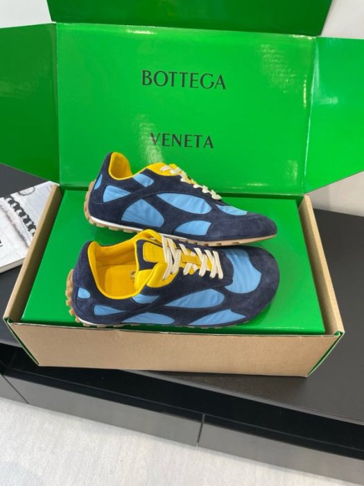 Кросівки жіночі фото 9