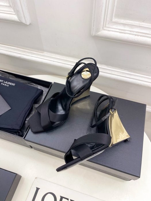 Босоножки фото 5