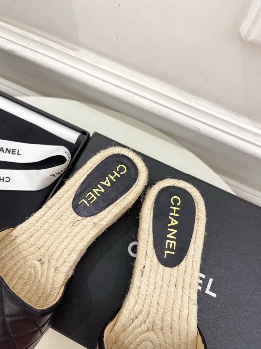 Шлепанцы женские фото 7