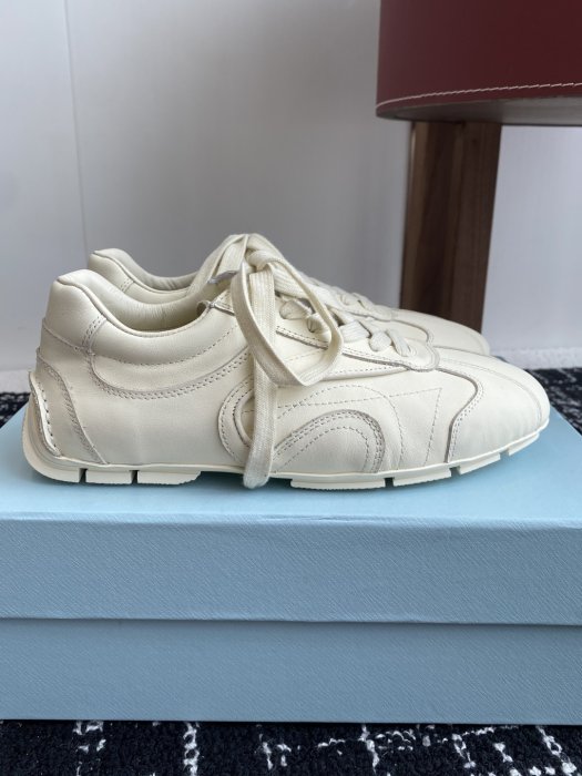 Кроссовки женские фото 2