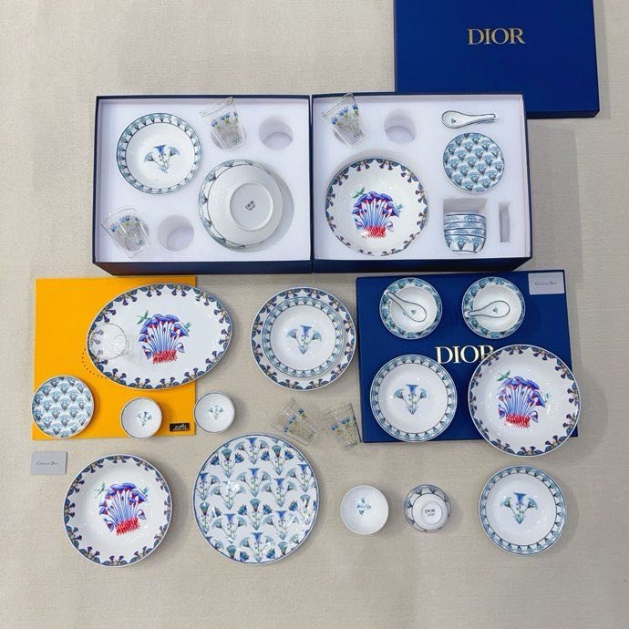 Set porcelain crockery of 47 items фото 3