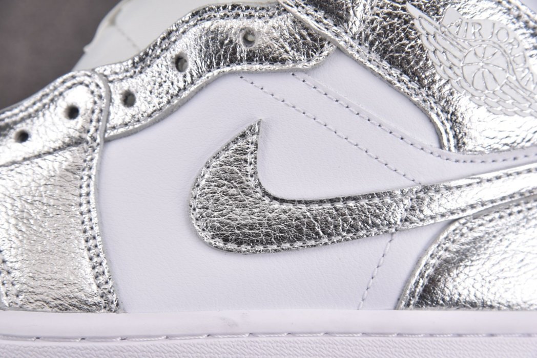 Sneakers WMNS Air Jordan 1 Mid SE Metallic Silver фото 12