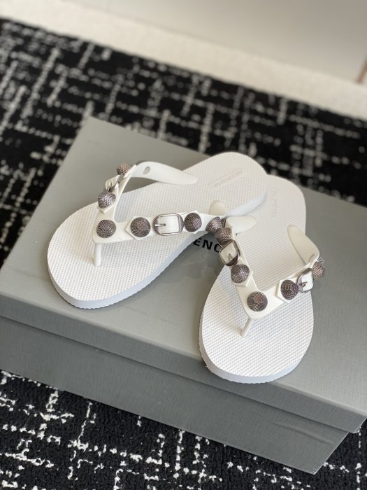 Шлепанцы женские фото 5