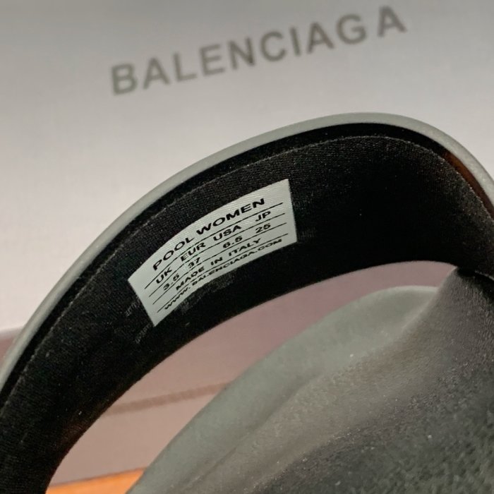 Шлепанцы фото 7