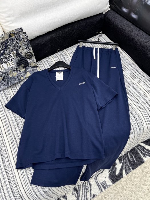 Костюм женский