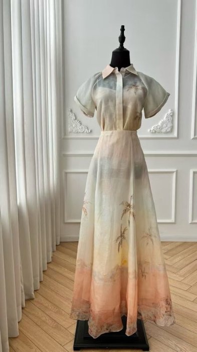 Костюм жіночий