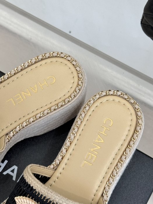 Шлепанцы женские фото 8