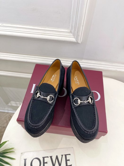 Туфлі жіночі