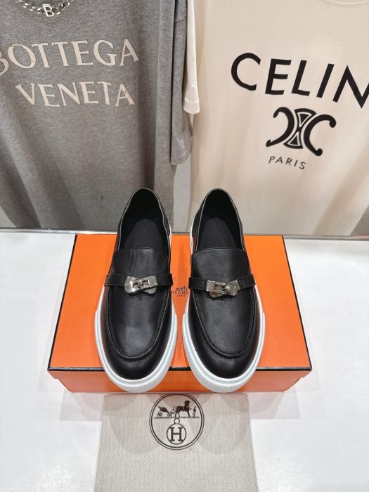 Лоферы женские