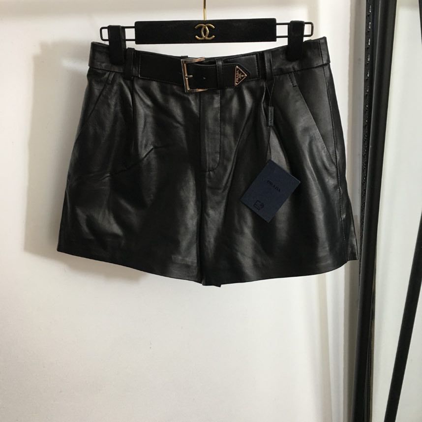 Shorts leather women's