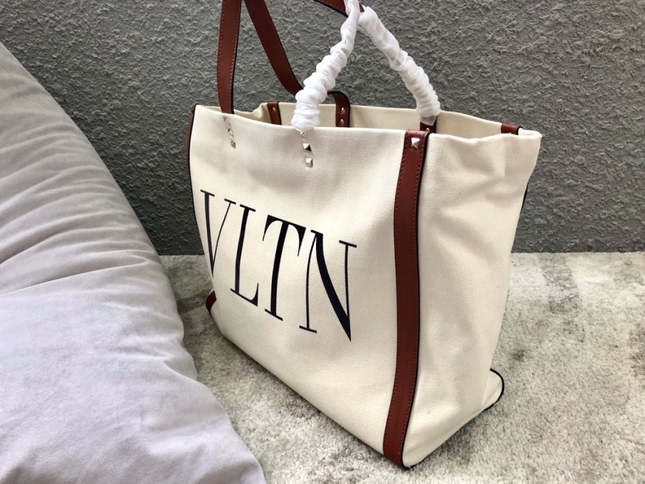 A bag women's VLTN 37 cm фото 4