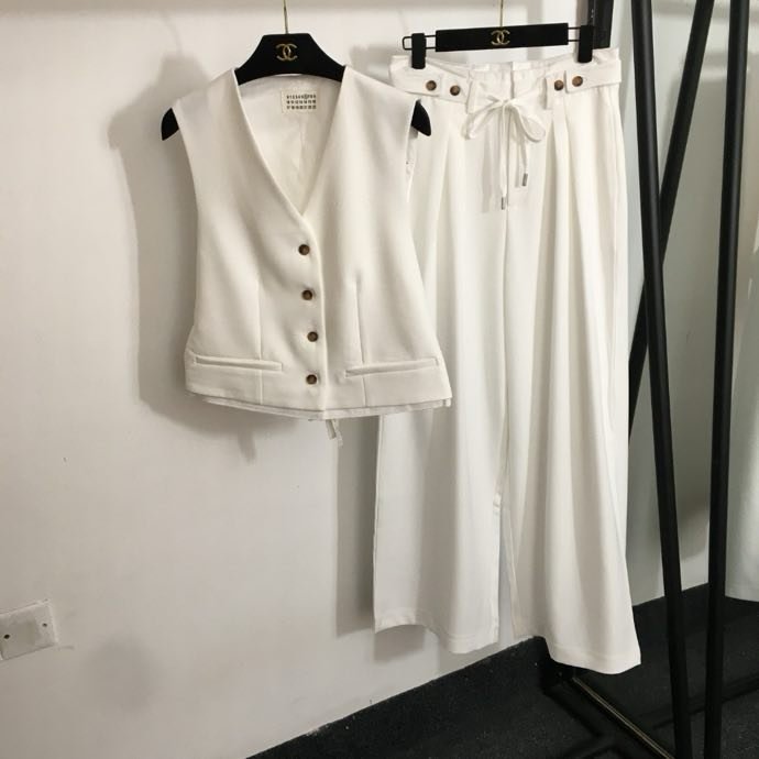 Костюм жіночий