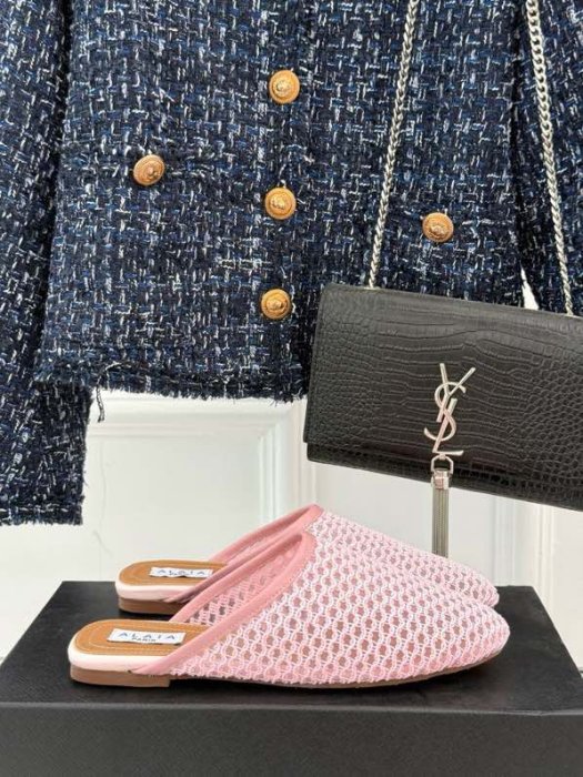 Шлепанцы женские фото 5