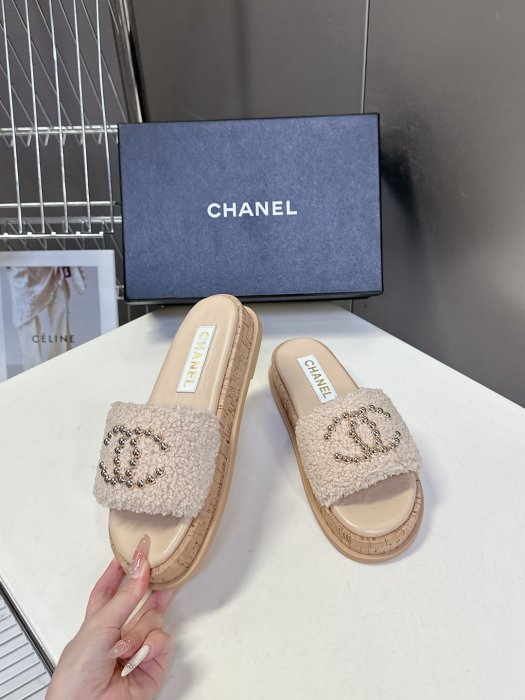 Шлепанцы женские фото 4