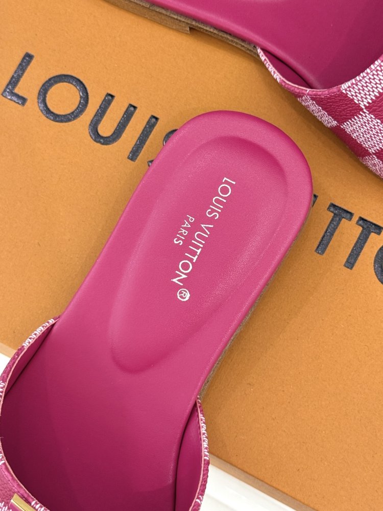 Шлепанцы женские фото 8