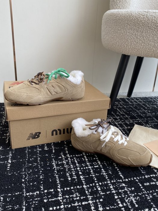 Кросівки на хутрі жіночі Miu Miu x New Balance 530 фото 4