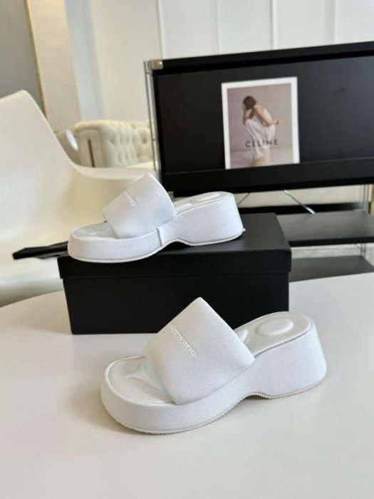 Босоножки фото 9