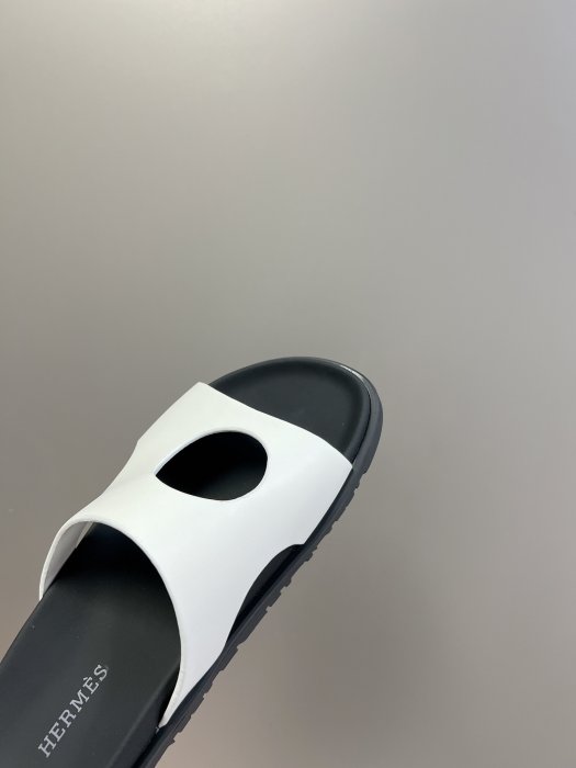 Шлепанцы женские фото 7