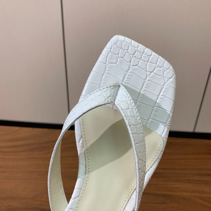 Шльопанці жіночі фото 7