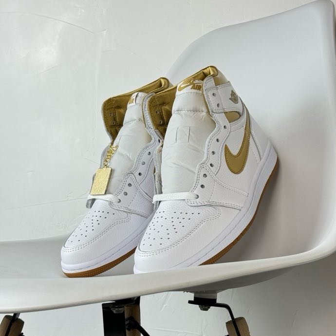 Sneakers Air Jordan 1 Retro High Metallic Gold фото 7