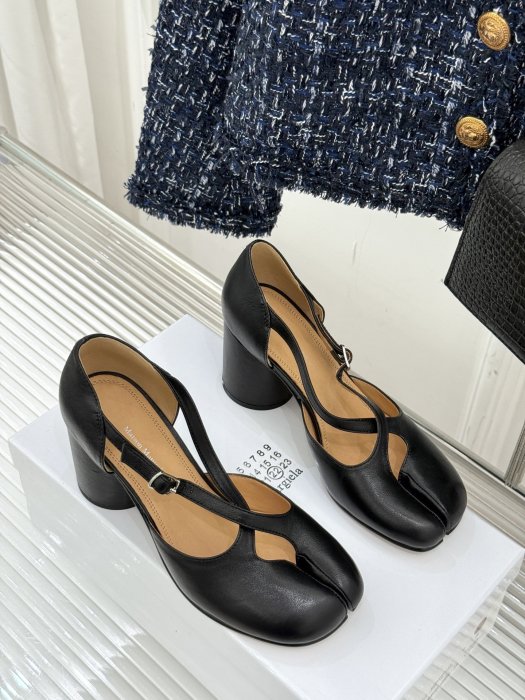 Босоніжки з роздвоєним носком фото 3