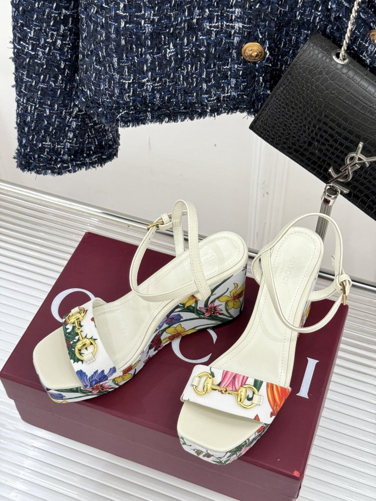 Босоножки фото 2