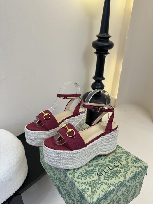 Босоножки фото 5