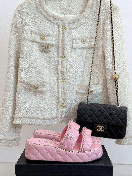 Шльопанці жіночі