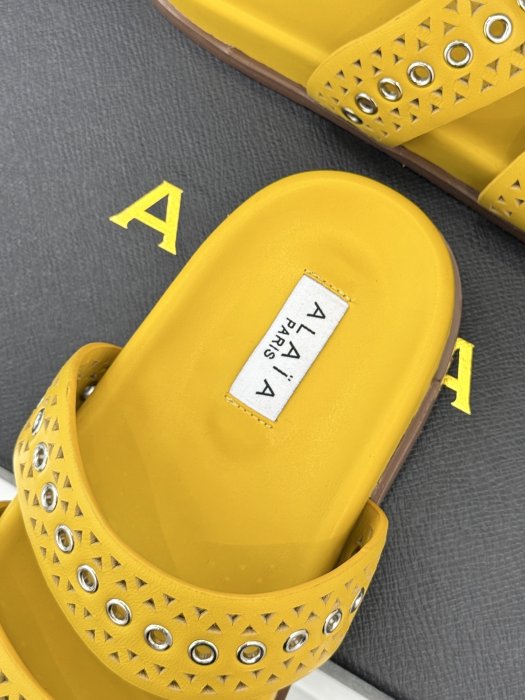 Шльопанці жіночі фото 8