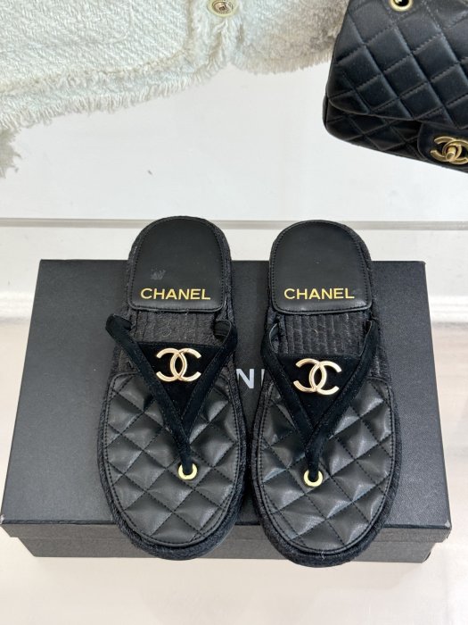 Шлепанцы женские фото 4