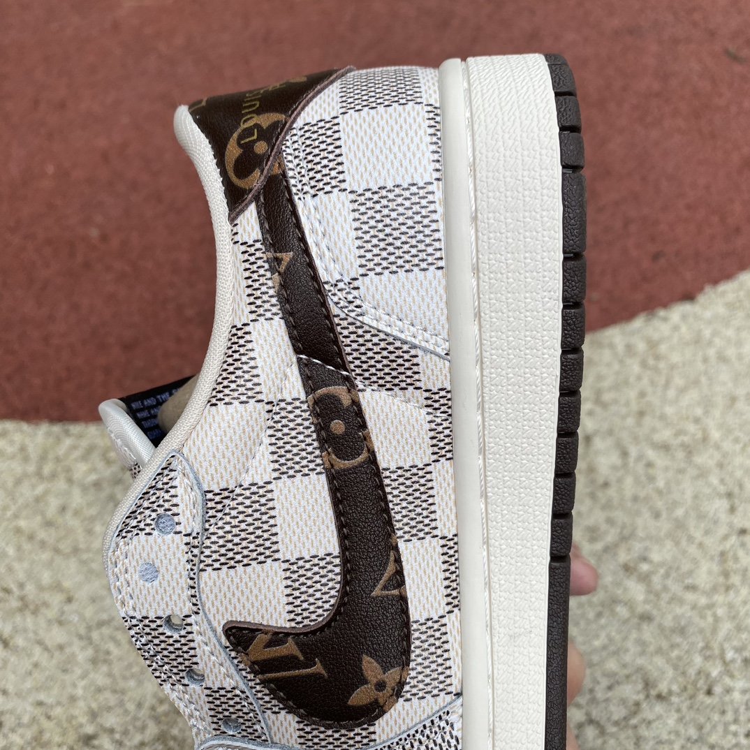 Sneakers Travis Scott x Air Jordan 1 Low x Louis Vuitton фото 5