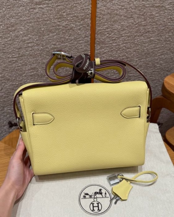 Сумка KELLY MESSENGER JAUNE POUSSIN в коже Togo 24 см фото 3