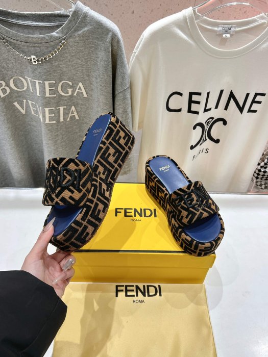 Шльопанці фото 3