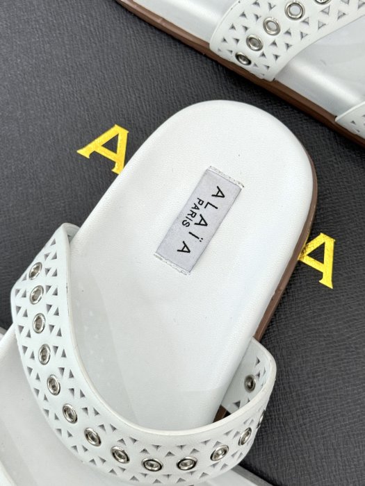 Шлепанцы женские фото 8