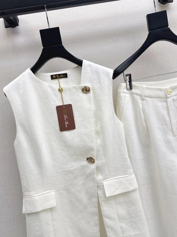 Елегантний жіночий костюм фото 7