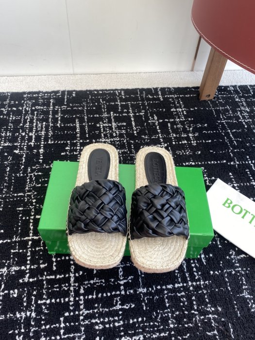 Шлепанцы женские