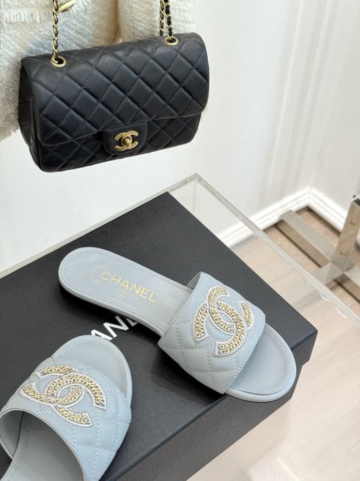 Шлепанцы женские фото 5