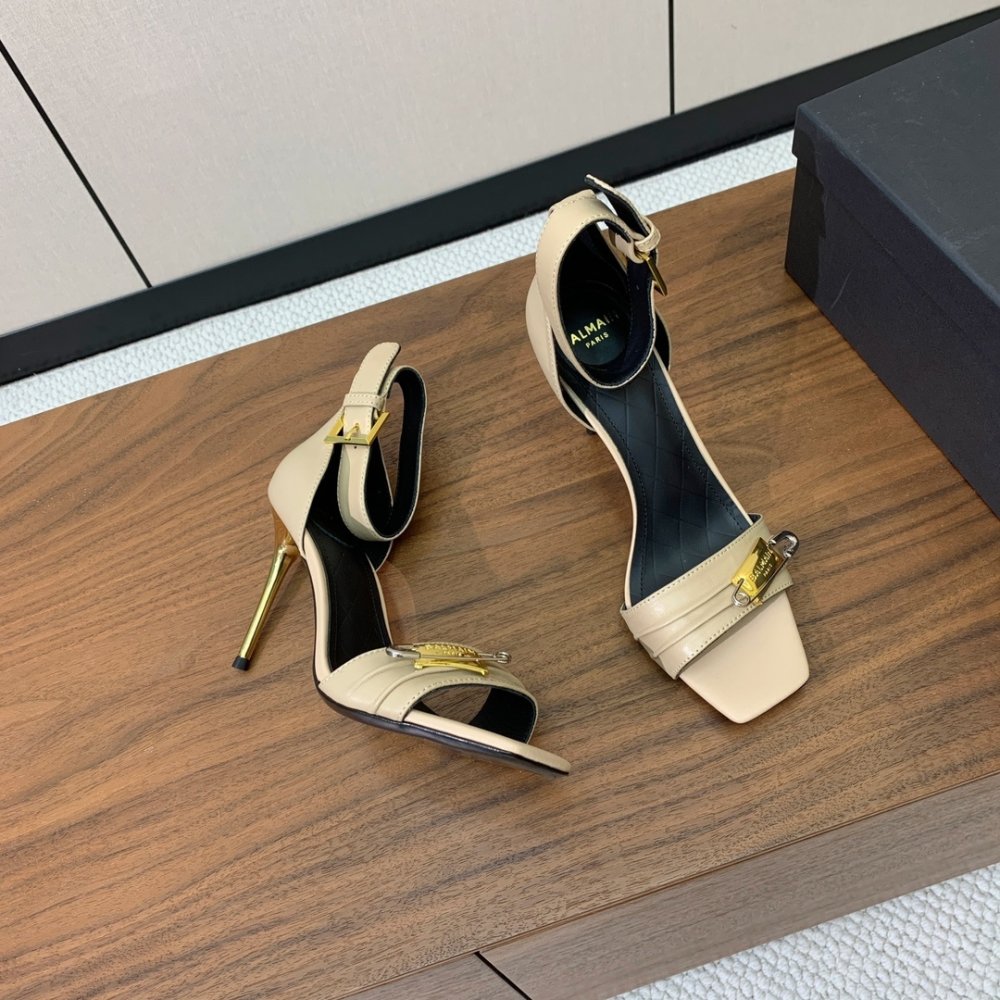 Босоножки фото 3